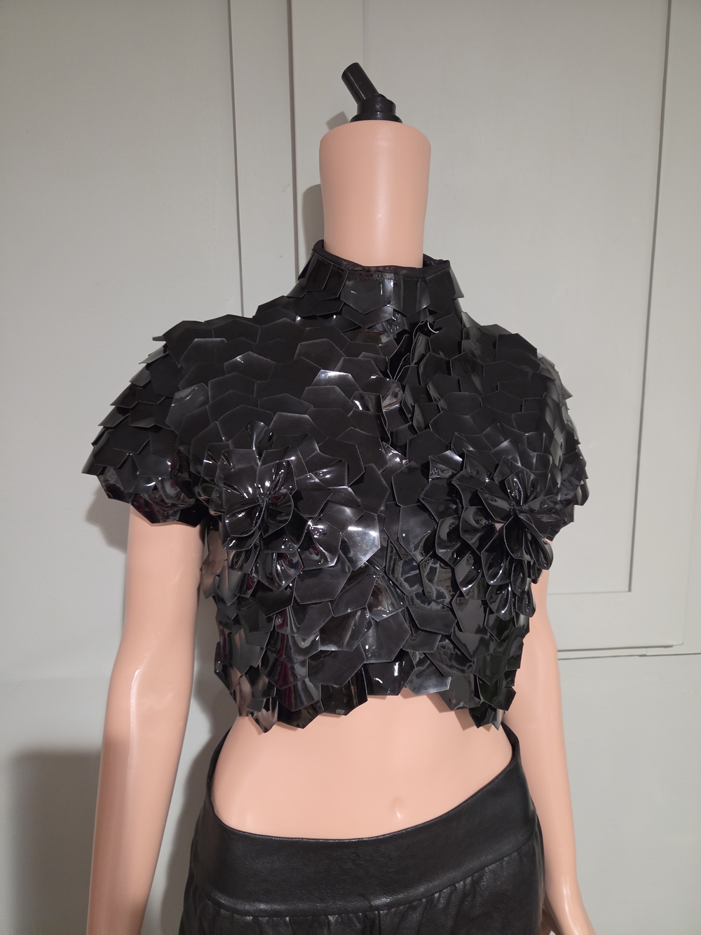 AKIRA In Bloom Black Faux Leather Floral Crop Top Size Large NWT - Picture 5 of 16